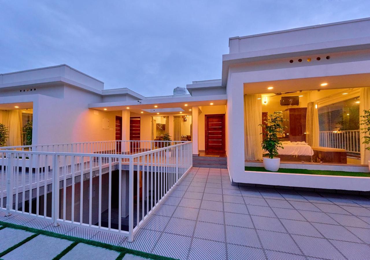 Glen Castle Vagamon Pool Resort By Voye Homes Εξωτερικό φωτογραφία