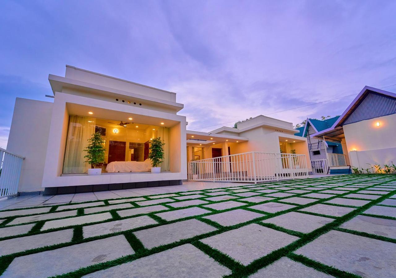 Glen Castle Vagamon Pool Resort By Voye Homes Εξωτερικό φωτογραφία