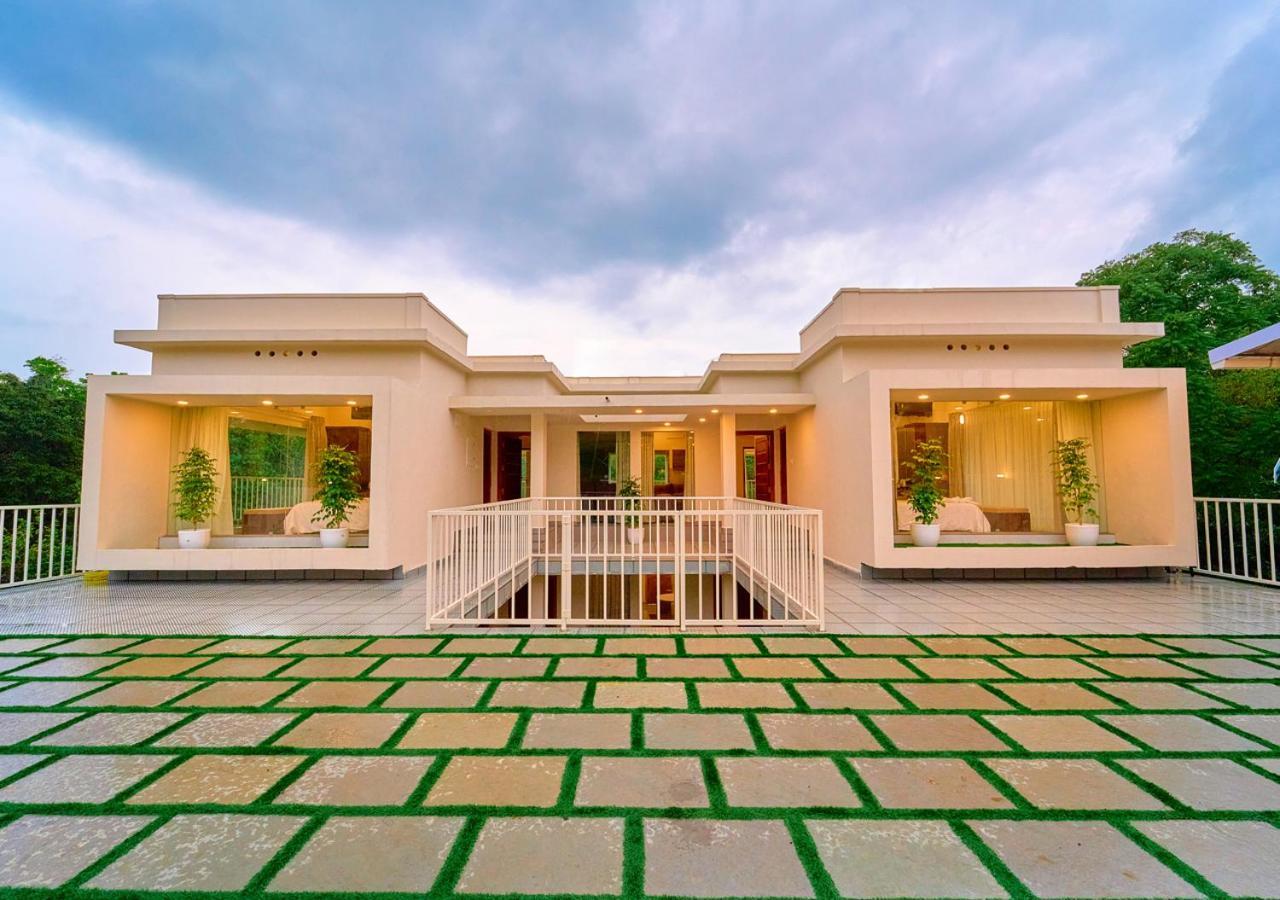 Glen Castle Vagamon Pool Resort By Voye Homes Εξωτερικό φωτογραφία