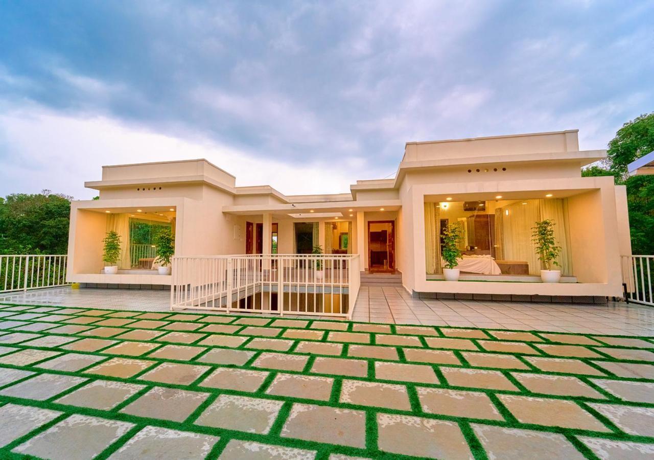Glen Castle Vagamon Pool Resort By Voye Homes Εξωτερικό φωτογραφία